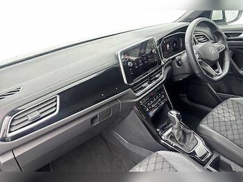 Used Volkswagen T-Roc 2022 for sale - 75650432: Photo