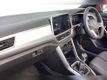 Used Volkswagen T-Roc 2023 for sale - 77694105: Photo