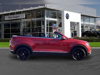 Used Volkswagen T-Roc 2023 for sale - 77694105: Photo