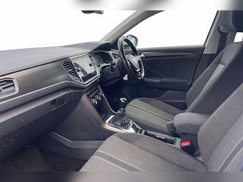 Used Volkswagen T-Roc 2018 for sale - 76231870: Photo