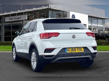 Used Volkswagen T-Roc 2018 for sale - 76231870: Photo