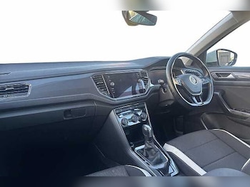 Used Volkswagen T-Roc 2021 for sale - 76418115: Photo