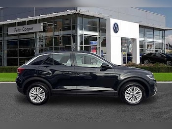 Used Volkswagen T-Roc 2023 for sale - 77851130: Photo