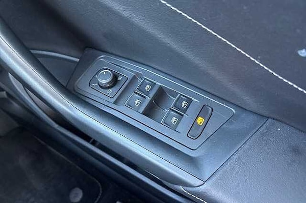 Used Volkswagen T-Roc 2023 for sale - 76163854: Photo 28