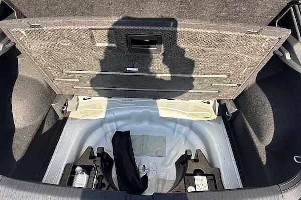 Used Volkswagen T-Roc 2023 for sale - 76163854: Photo 32