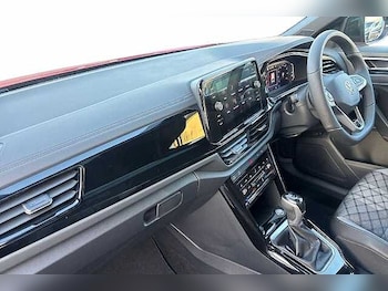 Used Volkswagen T-Roc 2025 for sale - 77501884: Photo