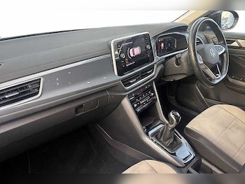 Used Volkswagen T-Roc 2022 for sale - 76376617: Photo