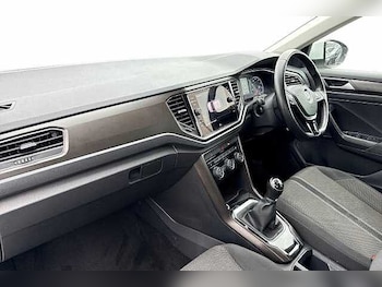 Used Volkswagen T-Roc 2019 for sale - 75924560: Photo