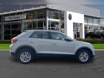 Used Volkswagen T-Roc 2022 for sale - 76497112: Photo