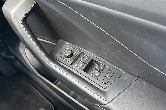 Used Volkswagen T-Roc 2024 for sale - 76625799: Photo 28