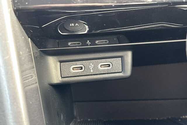 Used Volkswagen T-Roc 2024 for sale - 76625799: Photo 31