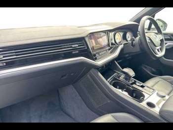 Used Volkswagen Touareg 2019 for sale - 74943145: Photo