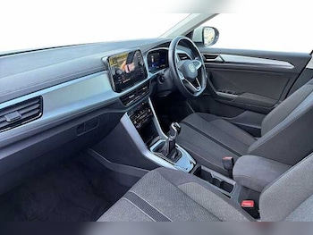 Used Volkswagen T-Roc 2024 for sale - 78722042: Photo