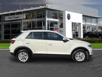 Used Volkswagen T-Roc 2024 for sale - 78722042: Photo