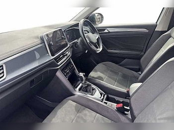 Used Volkswagen T-Roc 2023 for sale - 78145744: Photo