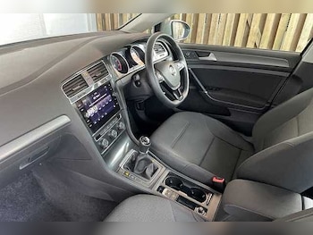 Used Volkswagen Golf 2019 for sale - 75744892: Photo