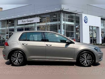 Used Volkswagen Golf 2019 for sale - 75744892: Photo