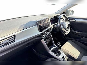 Used Volkswagen T-Roc 2023 for sale - 78310850: Photo