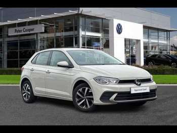 2022 (22) - MK6 Facelift (2021) 1.0 TSI 95PS Life + 16' TORSBY ALLOYS + F&R SENSORS + D 5-Door