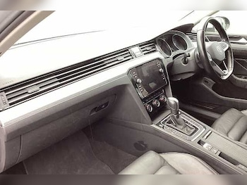 Used Volkswagen Passat 2020 for sale - 76376618: Photo