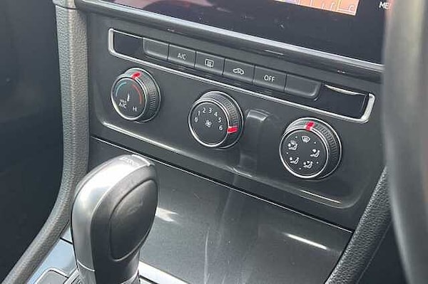 Used Volkswagen Golf 2018 for sale - 76093330: Photo 17