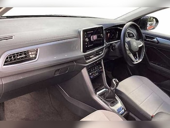 Used Volkswagen T-Roc 2022 for sale - 76387040: Photo