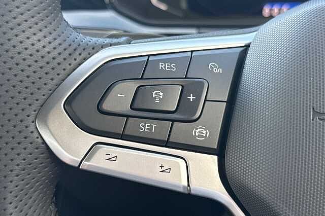 Used Volkswagen T-Roc 2025 for sale - 77822023: Photo 15