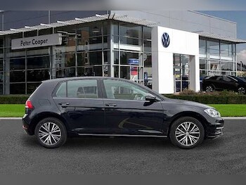 Used Volkswagen Golf 2017 for sale - 76536456: Photo