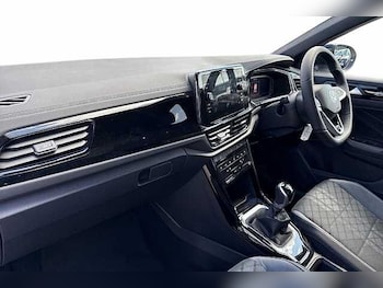 Used Volkswagen T-Roc 2025 for sale - 76101513: Photo 2