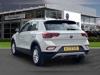 Used Volkswagen T-Roc 2023 for sale - 77851136: Photo