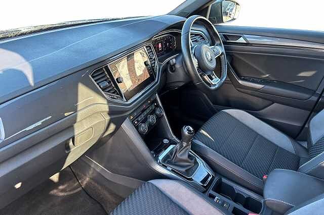 Used Volkswagen T-Roc 2021 for sale - 76531489: Photo 2