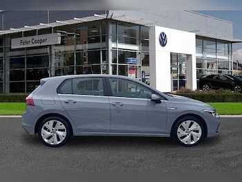 Used Volkswagen Golf 2024 for sale - 78920656: Photo
