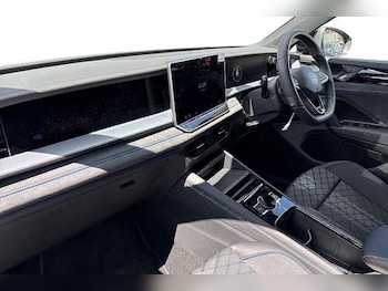 Used Volkswagen Touran 2025 for sale - 76762512: Photo