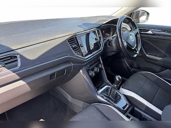 Used Volkswagen T-Roc 2018 for sale - 79081860: Photo