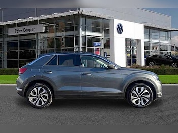 Used Volkswagen T-Roc 2021 for sale - 77061707: Photo