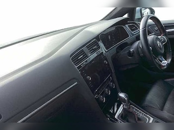 Used Volkswagen Golf 2018 for sale - 78228533: Photo