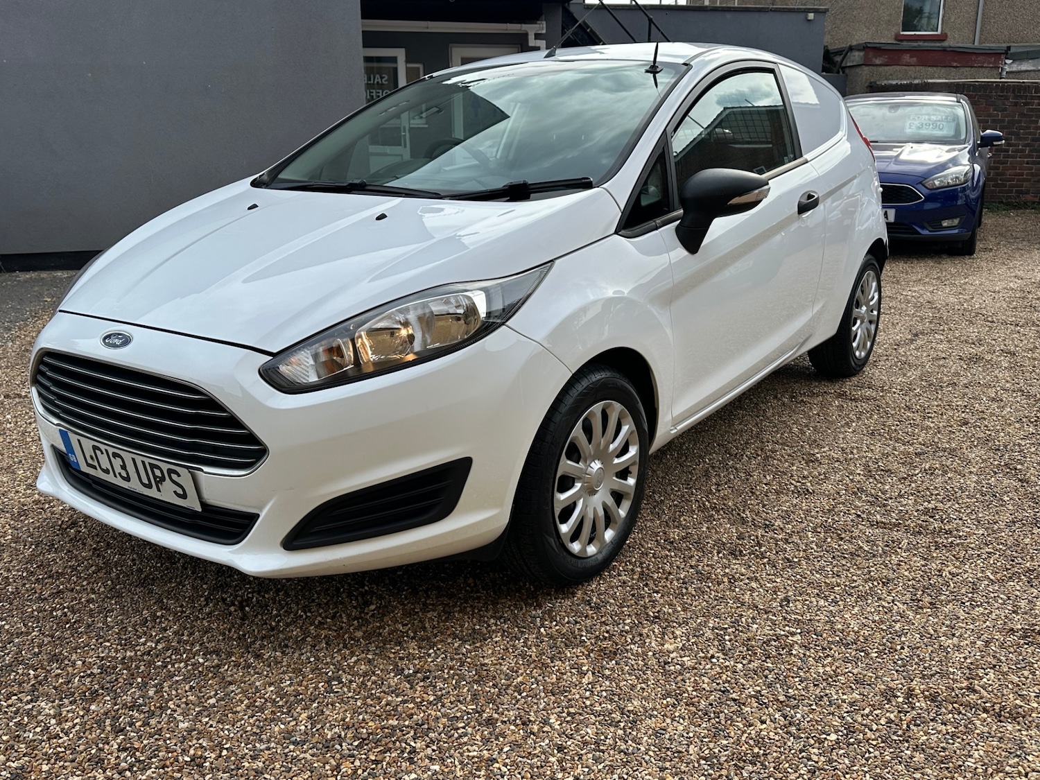 Used Ford Fiesta 2013 for sale - 76381812: Photo 2