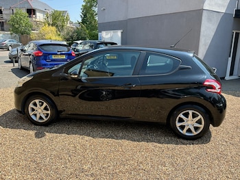 Used Peugeot 208 2014 for sale - 79165081: Photo