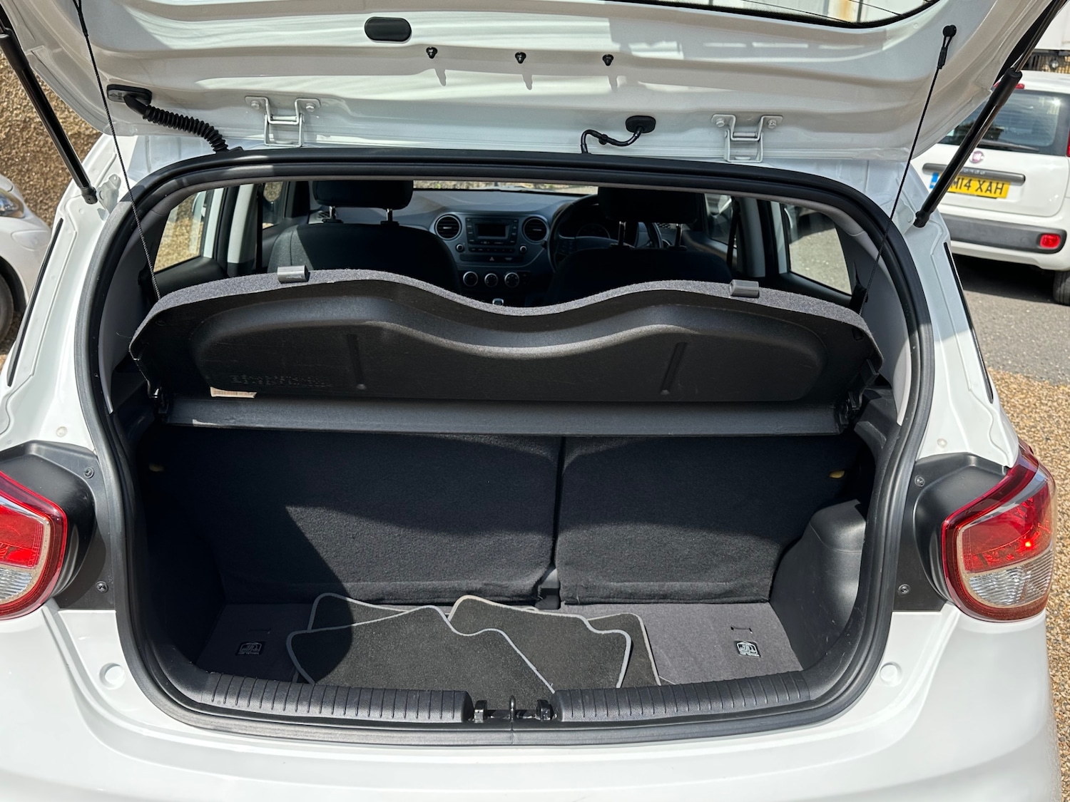 Used Hyundai i10 2018 for sale - 77393631: Photo 18