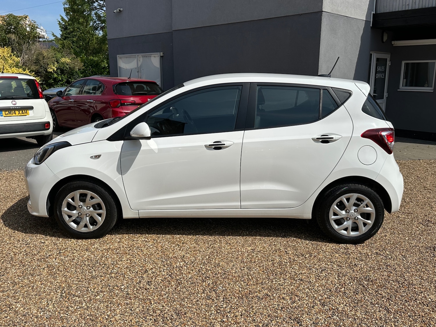 Used Hyundai i10 2018 for sale - 77393631: Photo 2