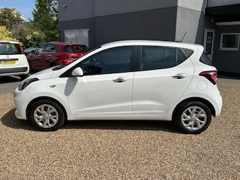Used Hyundai i10 2018 for sale - 77393631: Photo