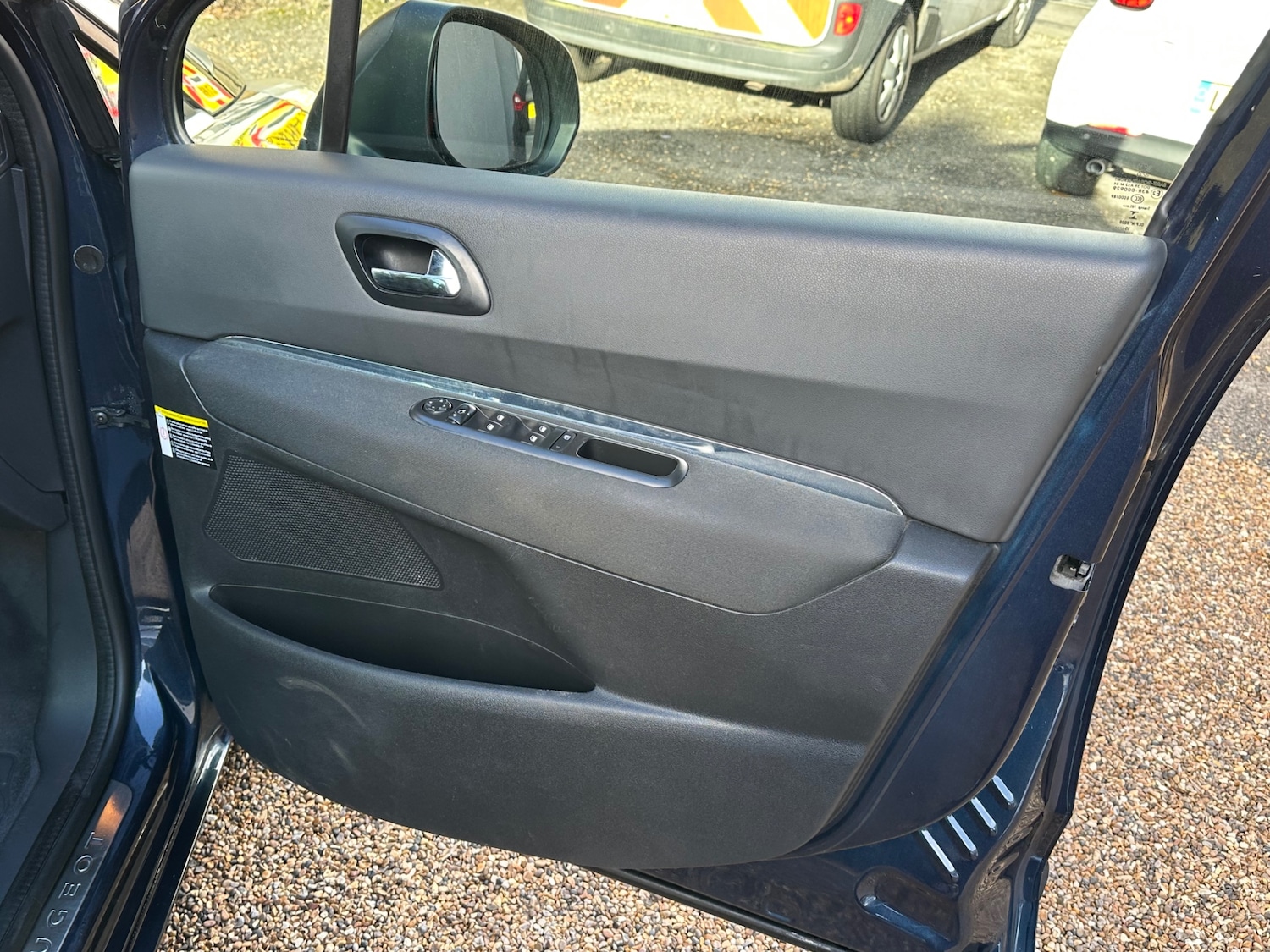 Used Peugeot 5008 2015 for sale - 77393614: Photo 10