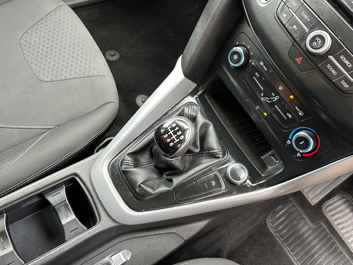 Used Ford Focus 2015 for sale - 76037286: Photo 13