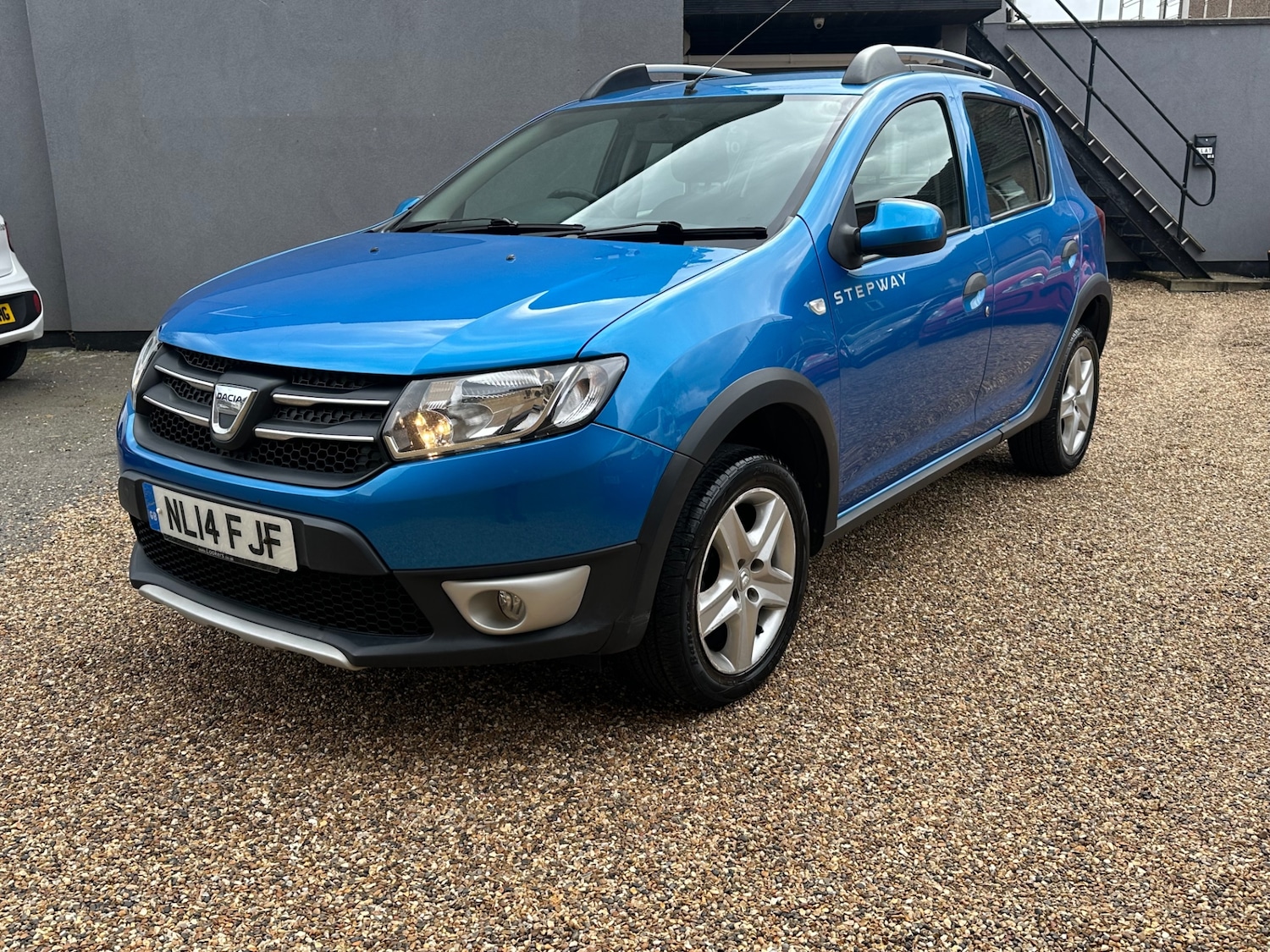 Used Dacia Sandero Stepway 2014 for sale - 77901795: Photo 3