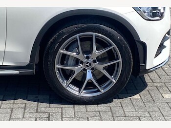 Used Mercedes-Benz GLC 2022 for sale - 76745002: Photo