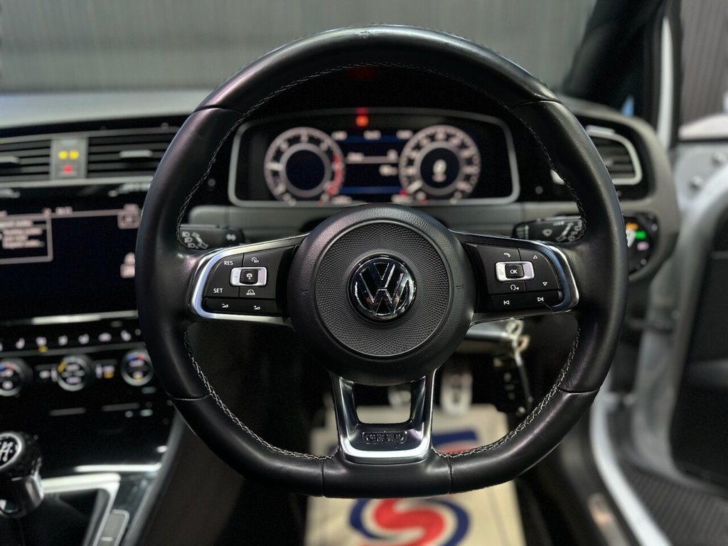 Used Volkswagen Golf 2017 for sale - 77608495: Photo 24