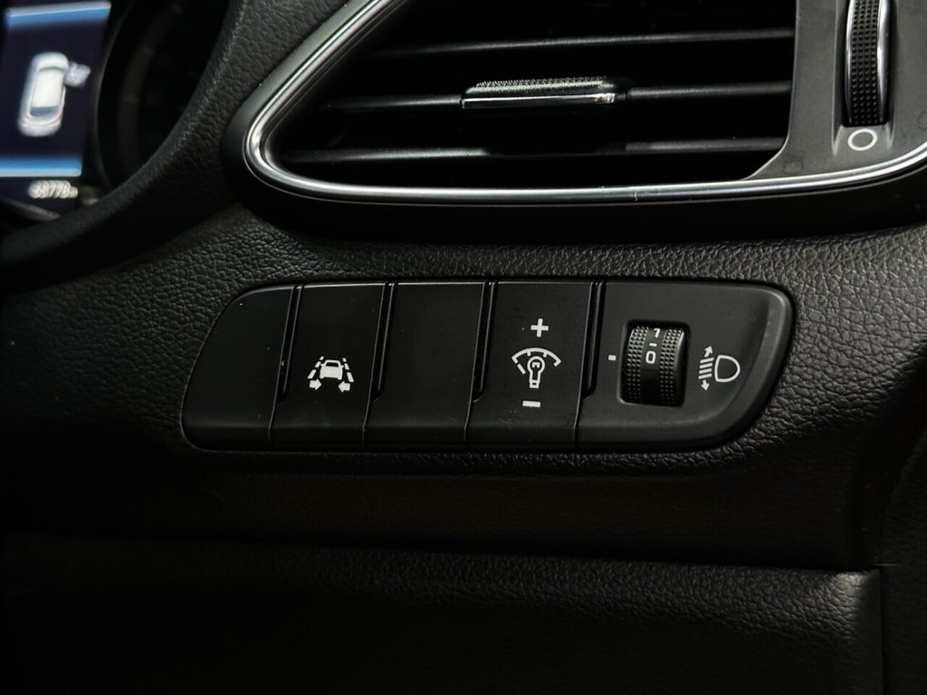 Used Hyundai i30 2018 for sale - 77780131: Photo 35