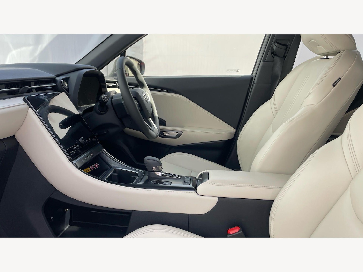 Used Lexus LBX 2024 for sale - 78219989: Photo 8