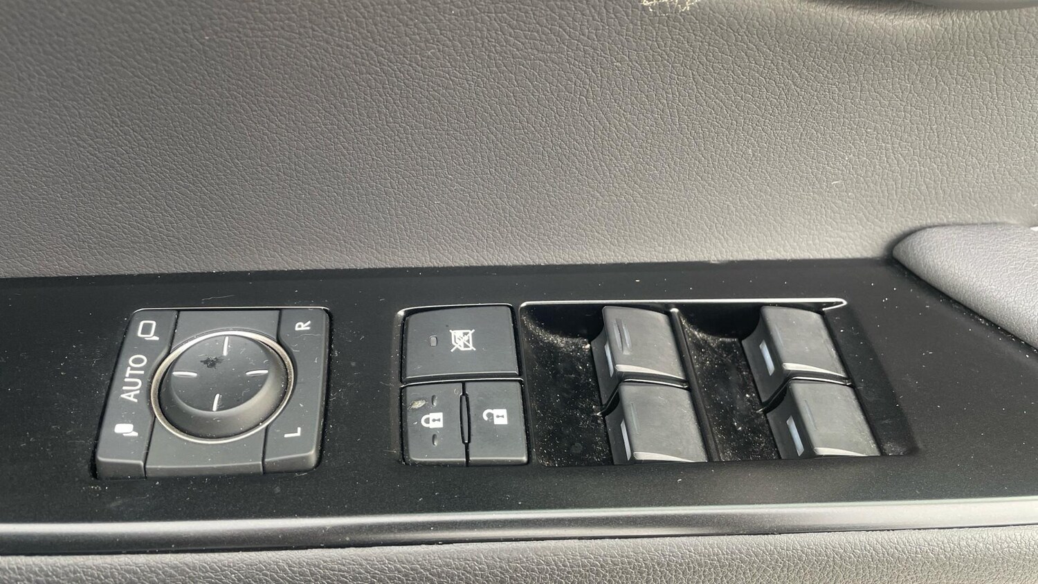 Used Lexus UX for sale - 77215115: Photo 41