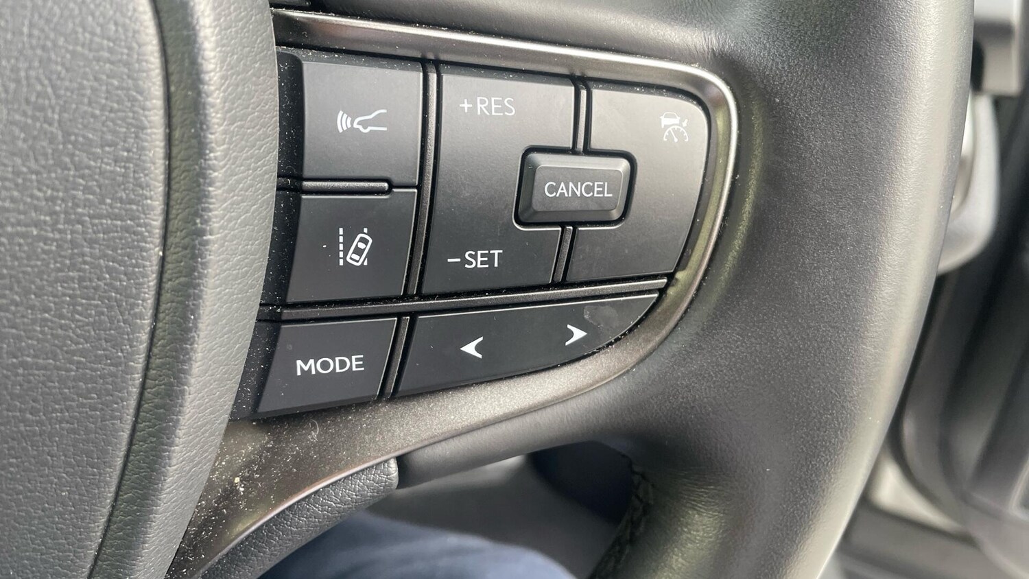 Used Lexus UX for sale - 77215115: Photo 44
